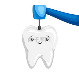 工具清洁图片_由牙钻钻出的微笑牙齿的插图。