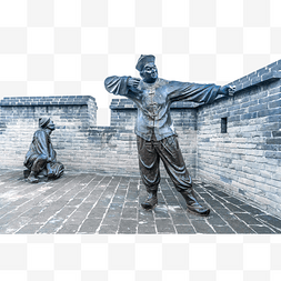 古代射箭图片_山西平遥古城城墙雕塑古代射箭人