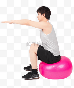 瑜伽球运动男子