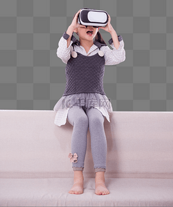 手拿VR眼镜科技的女孩