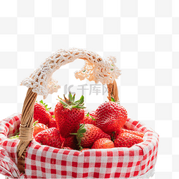 春季野餐图片_草莓户外水果篮子野餐