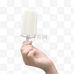 手拿酸奶冰棍