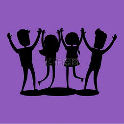 朋友们互相祝贺，手举着紫色的轮
