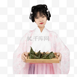 古装少女拿粽子