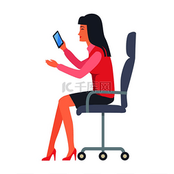 手拿电话素材图片_深色头发的女商人坐在带轮子的黑