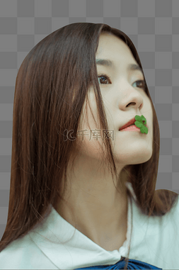 校草图片_美女嘴叼小草脸部