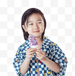 吃冰棍图片_夏日儿童长发男孩吃冰棍
