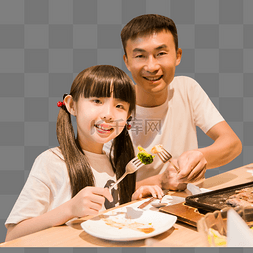 父亲陪伴女儿吃饭