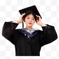 毕业季大学生穿学士服学士帽拍照
