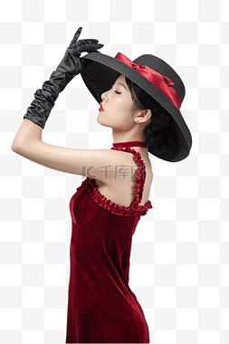 礼服戴帽子美女图片_时尚红裙子礼服美女