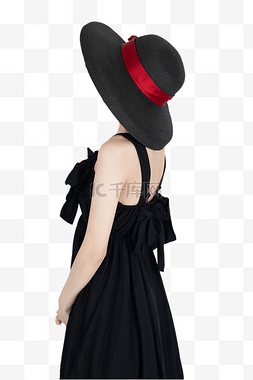 戴黑色帽子的美女