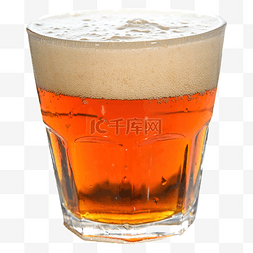 干杯液体图片_啤酒玻璃杯棕色饮料