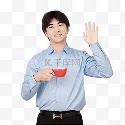 咖啡白领图片_商务男子手端咖啡