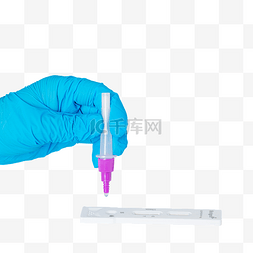 自测核酸步骤图片_疫情防控拿着核酸自测药水的手