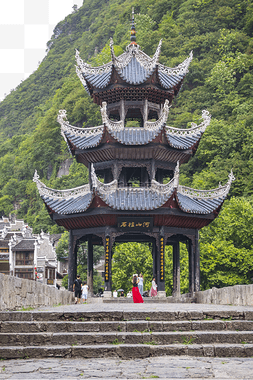 城市中午贵州镇远古城祝圣桥风光