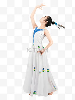 傣族女孩人物跳孔雀舞