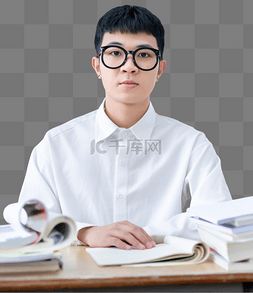 学习看书的男大学生