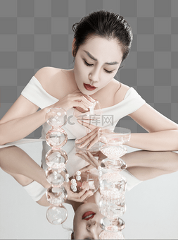 杂志风人物图片_杂志风美女手拿高脚杯