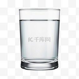 小孩用杯子喝水图片_一杯孤立的水