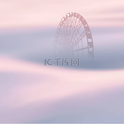 wheel图片_Ferris Wheel 。娱乐公园。多雾的云