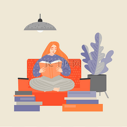 红头发的女孩坐在沙发上看书