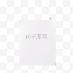 空白色卡图片_白色木桌上的空白纸，配有笔和信