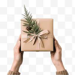 礼盒礼盒k图片_手握用工艺纸和松枝装饰的圣诞礼