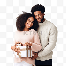 拿玩具的男人图片_幸福的黑人夫妇拿着礼物站在圣诞
