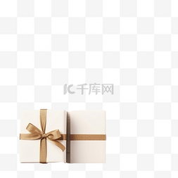 礼物盒顶部图片_木桌上有杉树和礼品盒的圣诞装饰