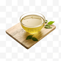 木板上放一杯绿茶
