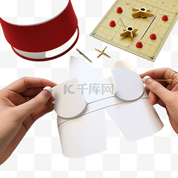拼图图片_切割并粘合圣诞钟礼盒的切割部分