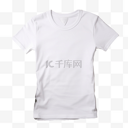 木地板上的白色 T 恤和圣诞装饰品