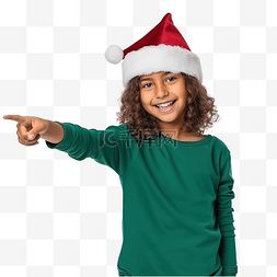 圣诞快乐帽图片_戴着圣诞帽的女孩在孤立的墙上用