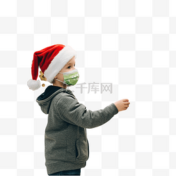 孩子在超市图片_可爱的学龄前小男孩戴着圣诞帽和
