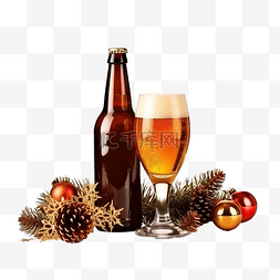 倒入杯中的水图片_玻璃杯中的啤酒和带圣诞装饰的瓶