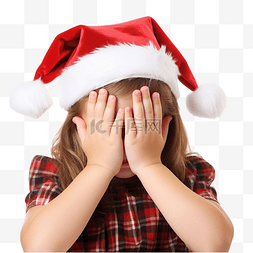 一个戴着圣诞帽的小女孩用手捂住