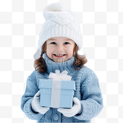 女孩抱男孩图片_冬季公园里带着圣诞礼物的快乐微