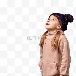 抬头的想图片_戴着帽子和圣诞袋的小女孩被隔离