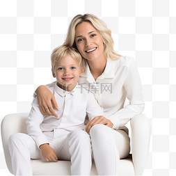 坐在椅子前图片_身穿白色针织套装的金发妈妈和儿