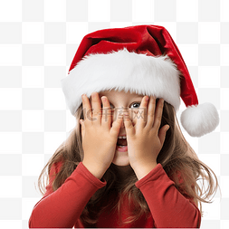 一个戴着圣诞帽的小女孩用手捂住