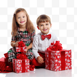 孩子们在装饰好的枞树上收到圣诞