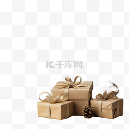 圣诞礼品盒和木桌上的冷杉树枝