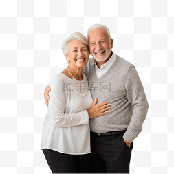 拥抱的老人图片_老夫妇在客厅的圣诞树旁微笑