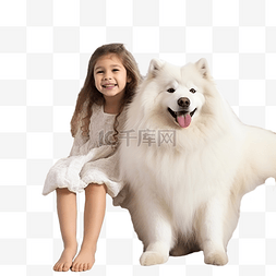 可爱的小女孩和萨莫耶德狗坐在沙