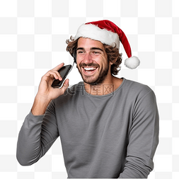 坐在沙发上与朋友打电话庆祝圣诞