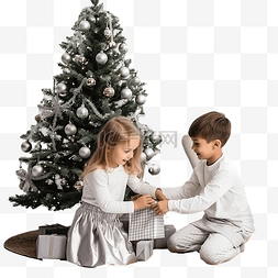 快乐的孩子们在圣诞树附近和兄弟