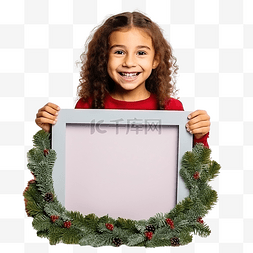 圣诞装饰相框图片_女孩在家里的桌子上拿着相框，上