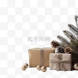 圣诞礼物和松枝，木桌上有小玩意