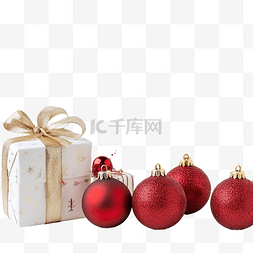 圣诞小饰品素材图片_白木板上包装着小圣诞礼物和红色