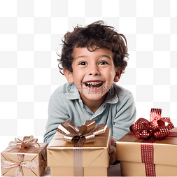 快乐的小微笑男孩玩圣诞礼品盒